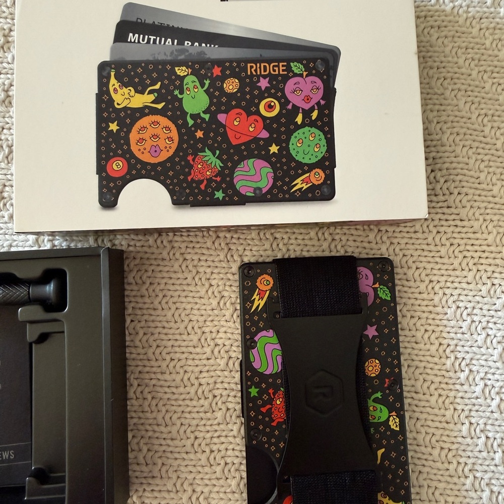 Ridge Colorful Wallet - Picture 2 of 3